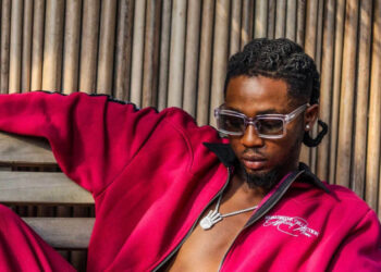 nowthendigital.com__watch woman by omah lay (1)