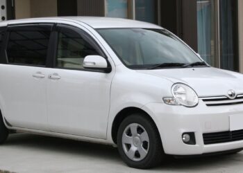 nowthendigital.com__buying the Toyota Sienta (1)