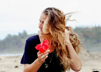 nowthendigital.com__hibiscus tea benefits for hair growth (1)