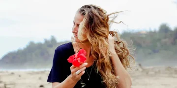 nowthendigital.com__hibiscus tea benefits for hair growth (1)