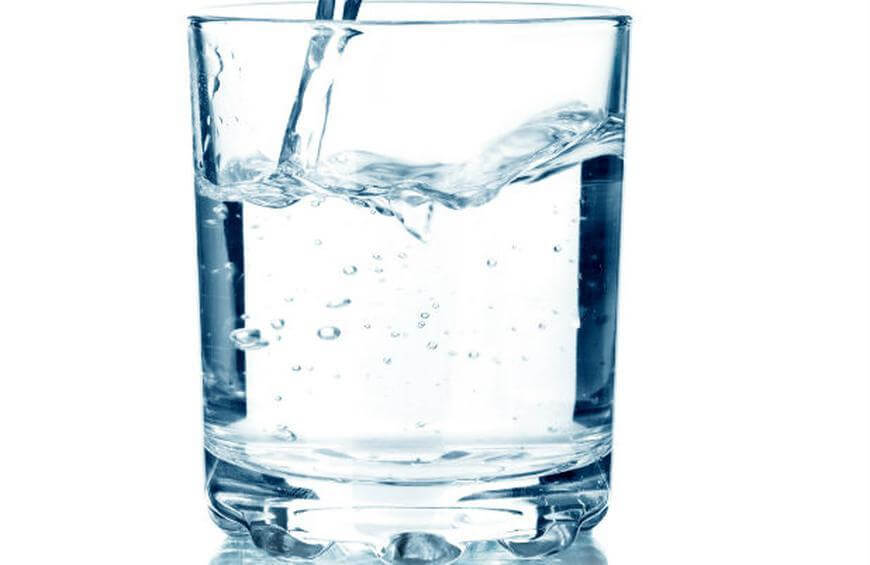 Drinking water relieves nausea (1)