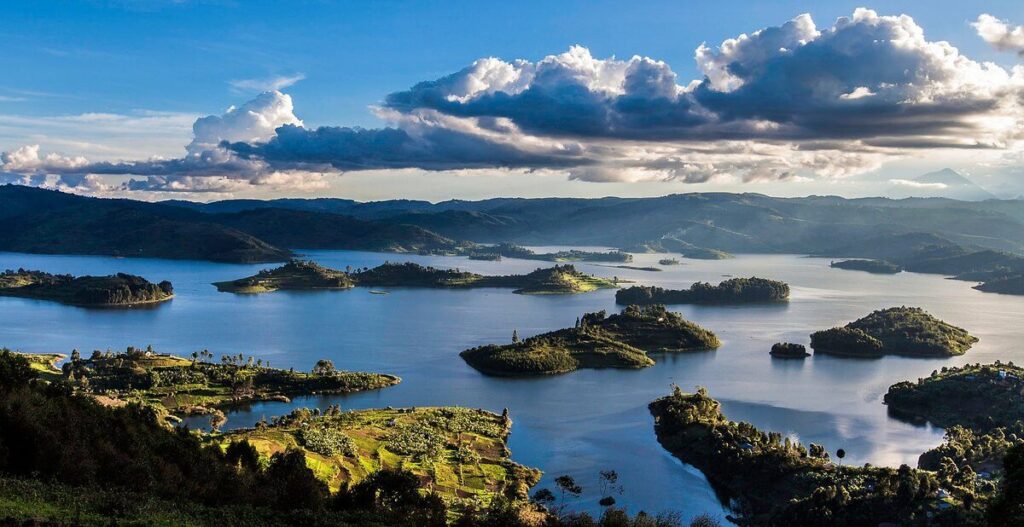 Lake Bunyonyi top tourist attractions uganda