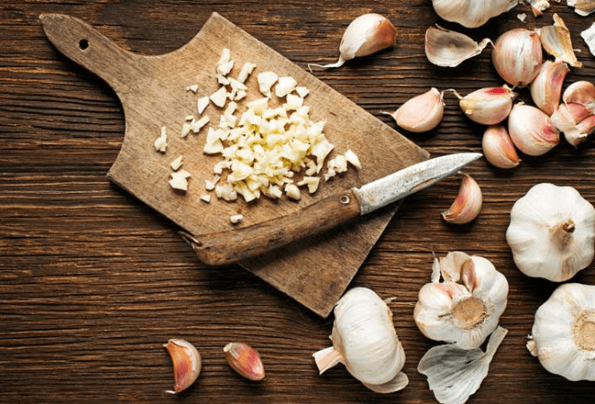 health benefits of eating raw garlic (1)