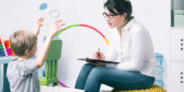 ABA therapists-child-with-autism