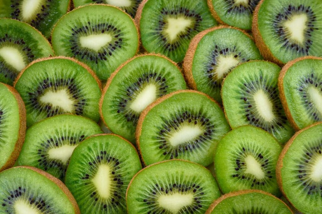 Kiwifruit is another low-calorie fruit