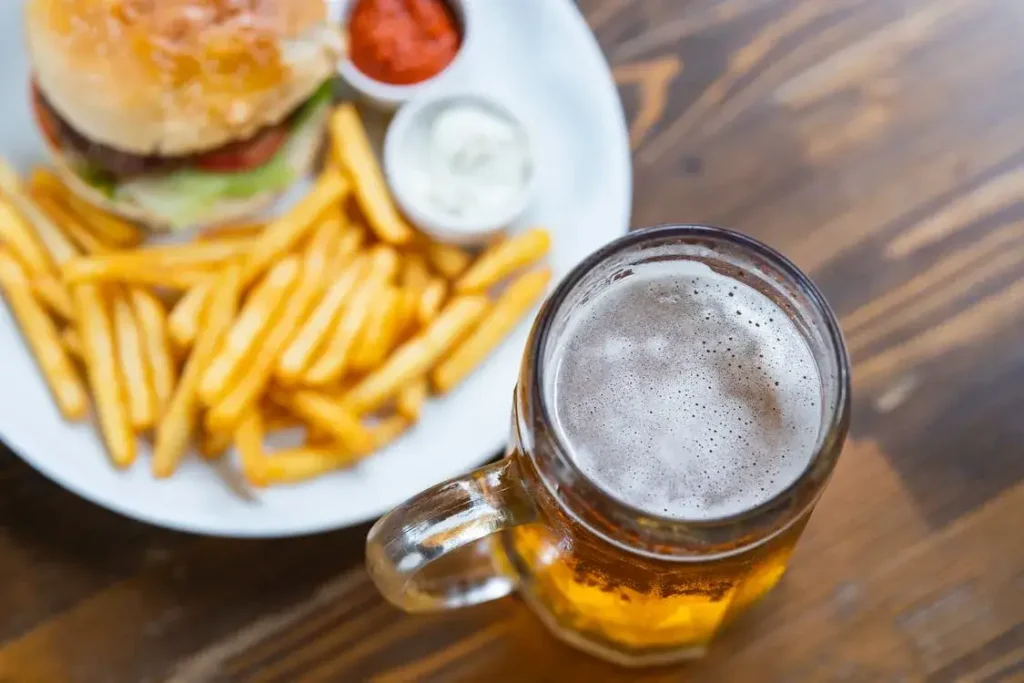 foods to eat while drinking alcohol