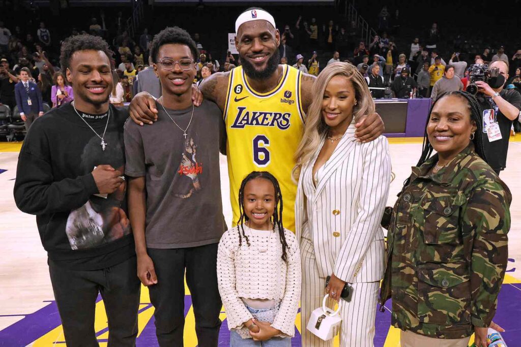 lebron james family now