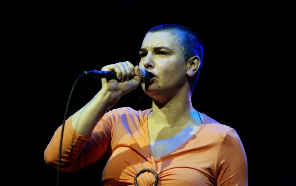 Irish singer Sinéad O'Connor dies