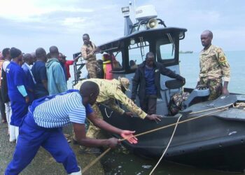Uganda police boat capsizes during Lake Victoria rescue