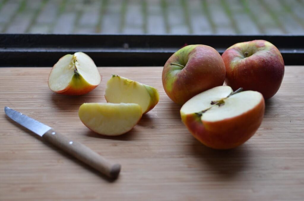how long do cut apples last in the fridge