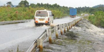 Flooding River Kafu cuts