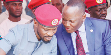 Mpuuga-talks-to-Bobi wine