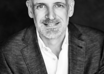 Universal Music appoints Matt Ellis as new finance chief.